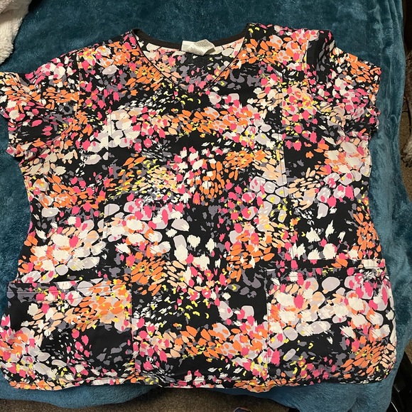 Scrub Top - Picture 2 of 5